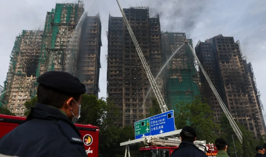 Hong Kong’un Tai Po bölgesindeki 31 katlı gökdelende çıkan yangında