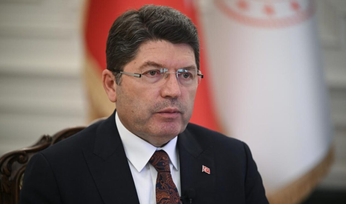 Adalet Bakanı Yılmaz Tunç, Resmi Gazete'de yayımlanan yönetmelikle, noterlerin hafta