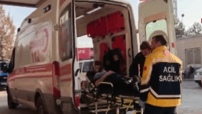 BURSA’nın İnegöl ilçesinde aynı aileden 3 kişi, yedikleri tavuktan zehirlenerek,