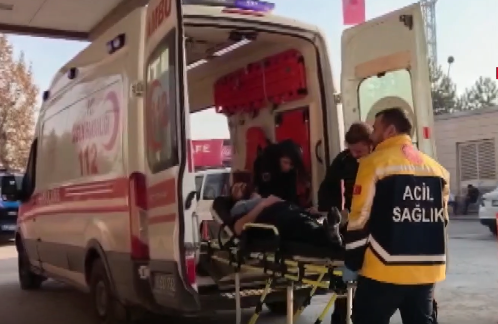 BURSA’nın İnegöl ilçesinde aynı aileden 3 kişi, yedikleri tavuktan zehirlenerek,