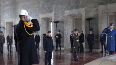 Ukrayna Cumhurbaşkanı Zelenskiy, Ankara ziyaretinde ilk olarak Anıtkabir'i ziyaret etti