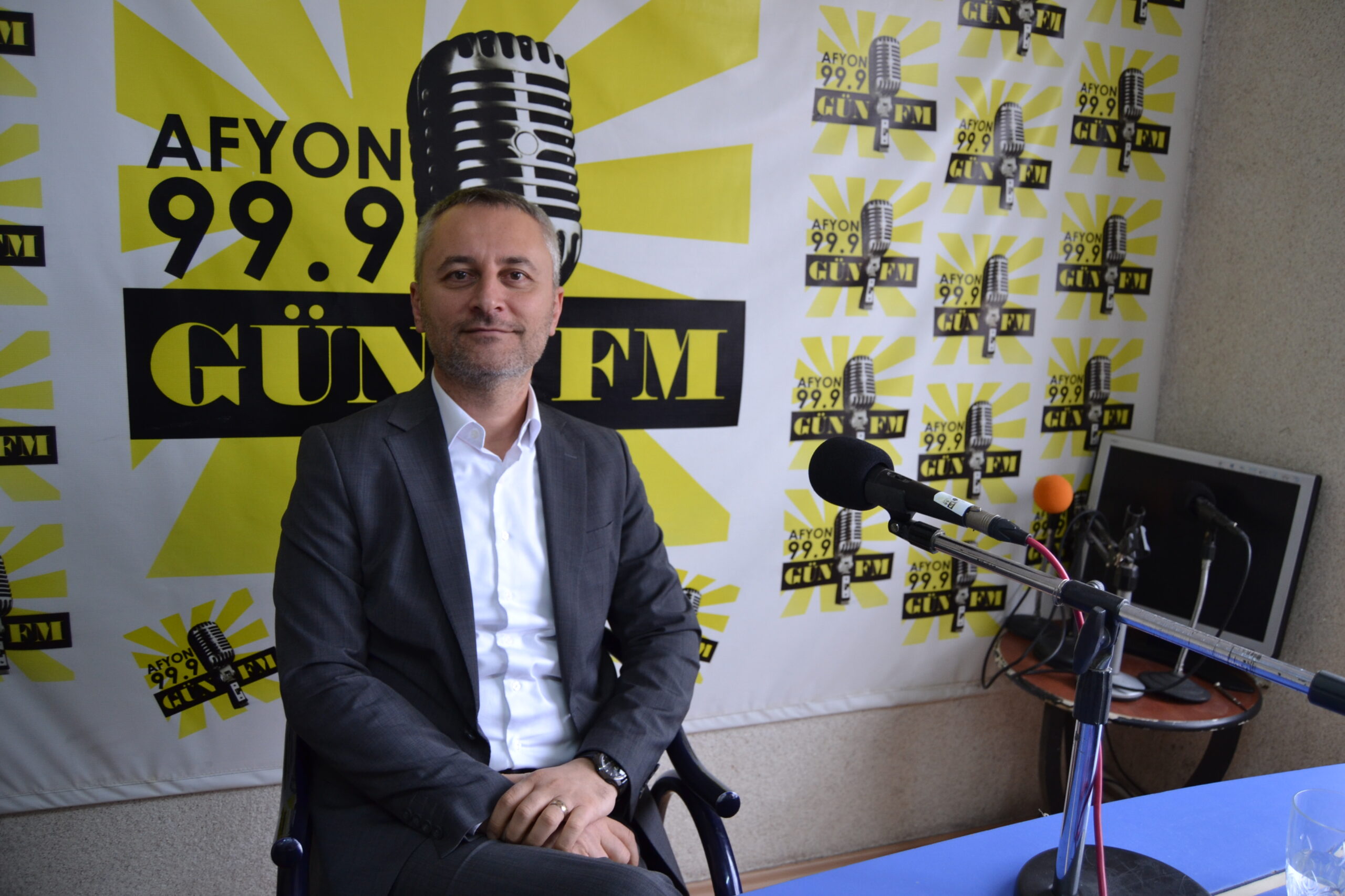 Afyon Kocatepe Üniversitesi (AKÜ) ve Gün FM işbirliğinde süren Kampüs