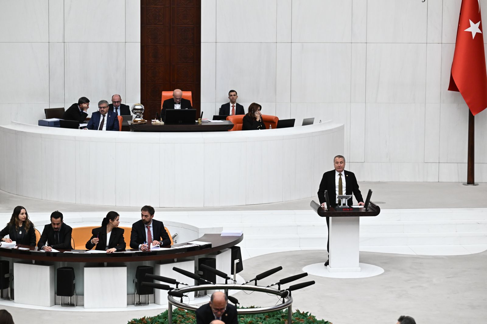 İYİ Parti Genel Başkan Yardımcısı ve Afyonkarahisar Milletvekili Hakan Şeref