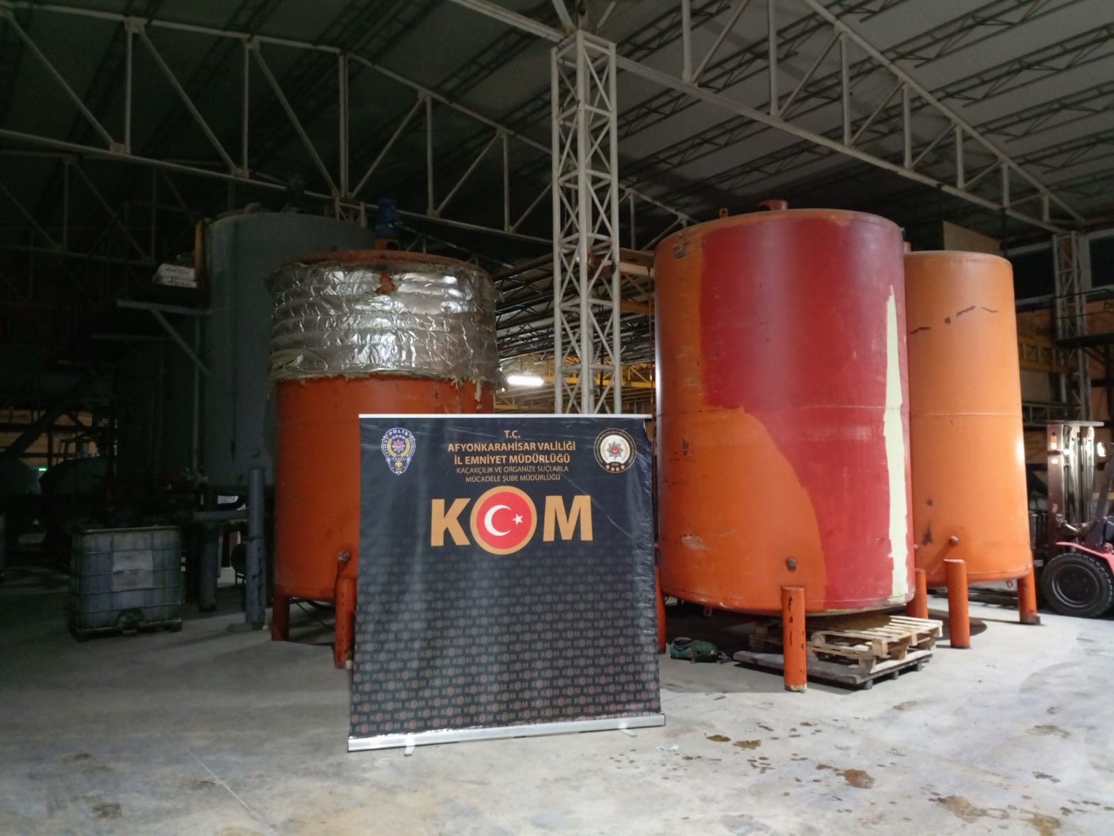 Afyonkarahisar İl Emniyet Müdürlüğü ekipleri, kaçakçılıkla mücadele kapsamında yürüttükleri çalışmalar