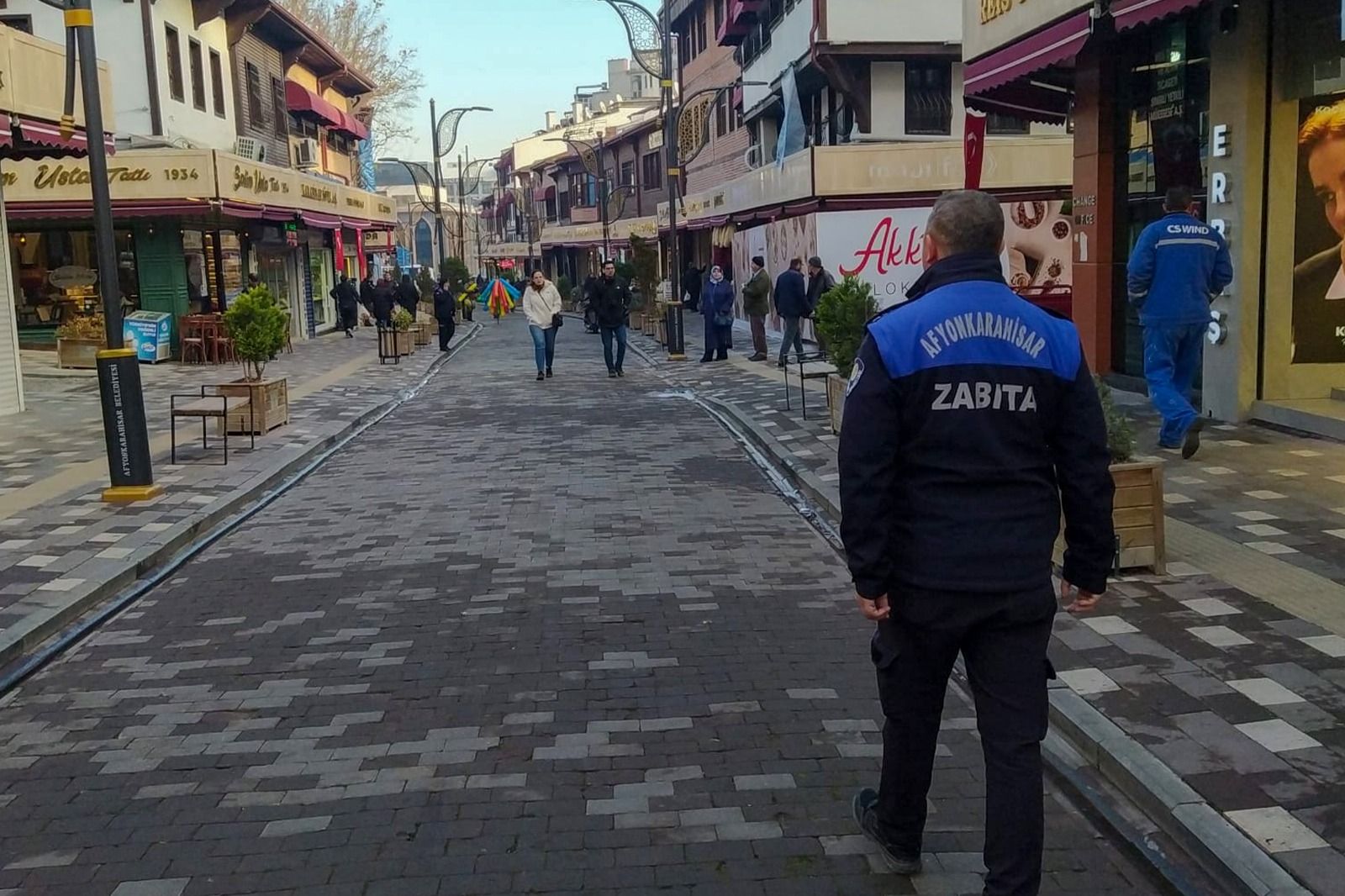 Belediye Zabıta Ekipleri, şehir genelinde yaya güvenliği ve şehir düzenini
