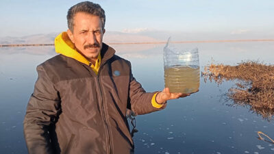 AFYONKARAHİSAR'daki Eber Gölü'nde su seviyesinin önemli ölçüde düştüğünü ve kirliliğin