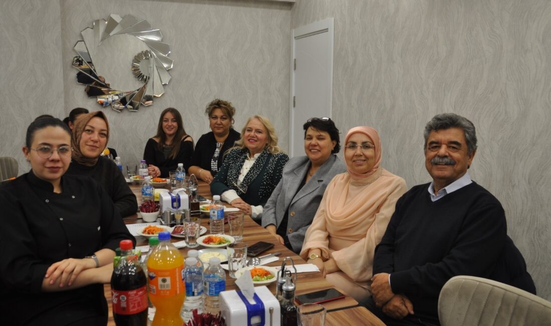 Çiçeği burnunda olan, yeni dernek ilk toplantısını, Çıray lokantasında yaparak,