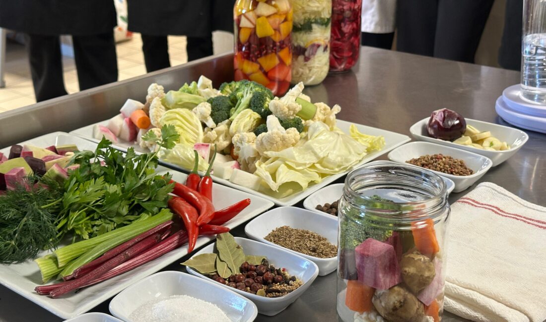 Afyon Kocatepe Üniversitesi (AKÜ) Turizm Fakültesi Uygulama Mutfağı’nda öğrencilere yönelik