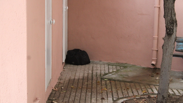 Cami avlusunda 3 gündür duran şüpheli çanta, vatandaşların ihbarıyla polis