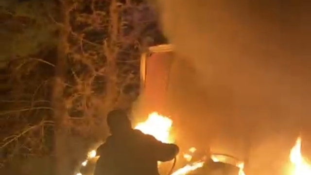 Küllükte unutulan sigara her yeri küle çevirdi, işçi barakasında uyuyan