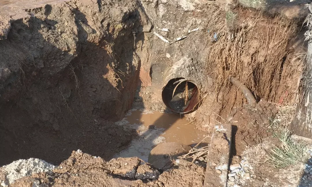 Adana’nın Seyhan ilçesinde sabah saatlerinde meydana gelen içme suyu hattı