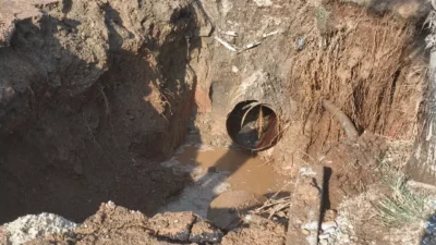 Adana’nın Seyhan ilçesinde sabah saatlerinde meydana gelen içme suyu hattı