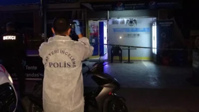 Bir markette meydana gelen silahlı kavga, iki kişinin ölümüyle sonuçlandı.