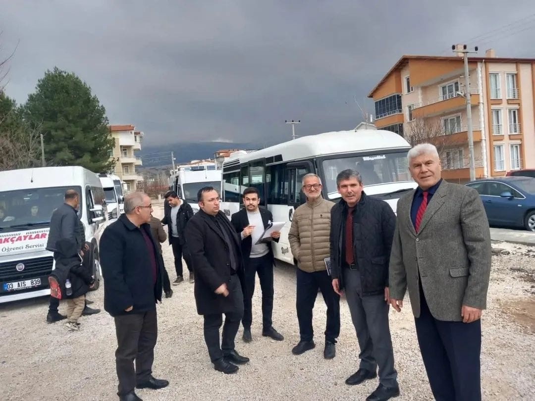 Afyonkarahisar'ın Dinar ilçesinde öğrenci servis araçlarına yönelik denetim gerçekleştirildi.