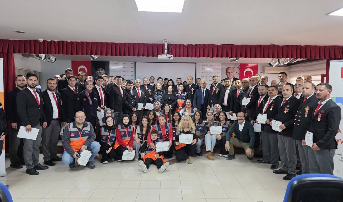 Kent ve İnsan Derneği’nin yürütücülüğünde hayata geçirilen “farkıMda mısın?” projesi