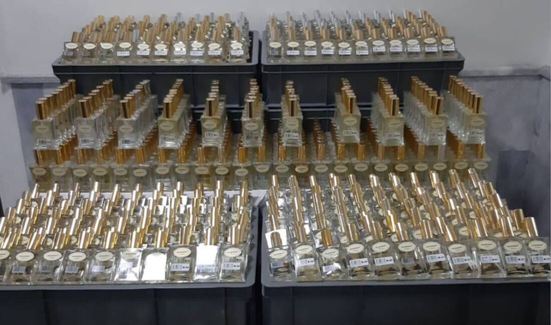 Afyonkarahisar İl Jandarma Komutanlığı ekipleri, il merkezinde sahte ve kaçak