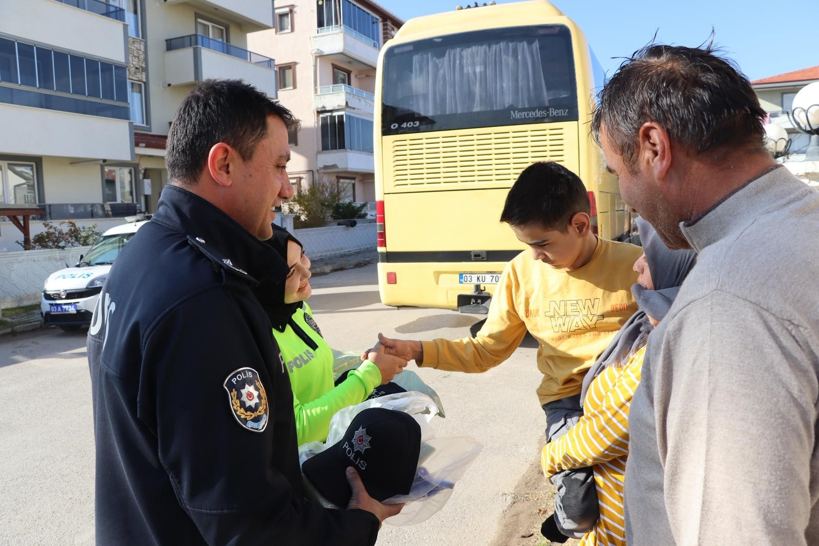 Afyonkarahisar'ın Bolvadin ilçesinde polis ekipleri, Serebral Palsi hastası 14 yaşındaki