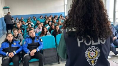 Afyonkarahisar'ın Sandıklı ilçesinde polis ekipleri tarafından lise öğrencilerine yönelik güvenli