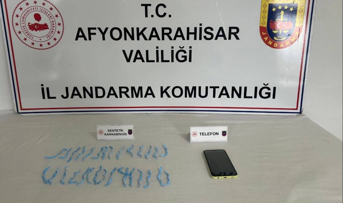 Afyonkarahisar İl Jandarma Komutanlığı ekipleri, Sinanpaşa ilçesinde yürütülen uyuşturucuyla mücadele