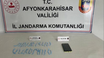 Afyonkarahisar İl Jandarma Komutanlığı ekipleri, Sinanpaşa ilçesinde yürütülen uyuşturucuyla mücadele