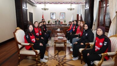 Afyonkarahisar Valisi Doç. Dr. Kübra Güran Yiğitbaşı, Kadınlar Futbol Ligi’nde