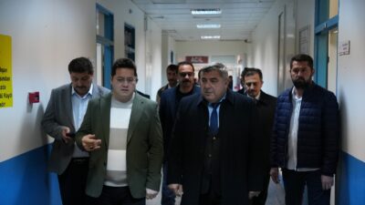 Ziyaret kapsamında; hastanede öğrencilerin yanında olan Özburun Belediye Başkanı Bünyamin