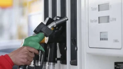 Benzin fiyatlarında tabela değişti. Yüzde 3,85 gerileme yaşanan benzinde fiyat