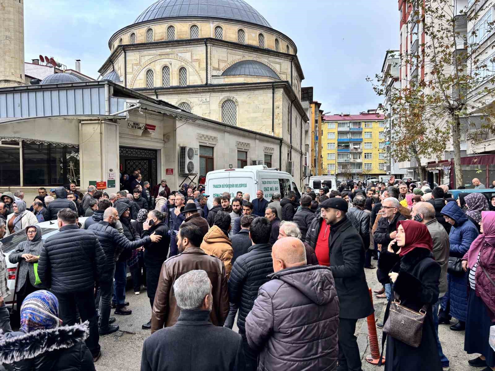 Trabzon'un Ortahisar ilçesinde, 34 yaşındaki 3 çocuk annesi Ümran Katırcı,