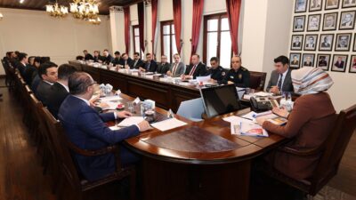 Vali Doç. Dr. Kübra Güran Yiğitbaşı başkanlığında vali yardımcıları ve