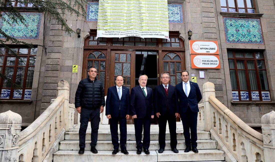 Afyon Lisesi 1976 mezunu olan, Uşak Üniversitesi Rektörü Prof. Dr.