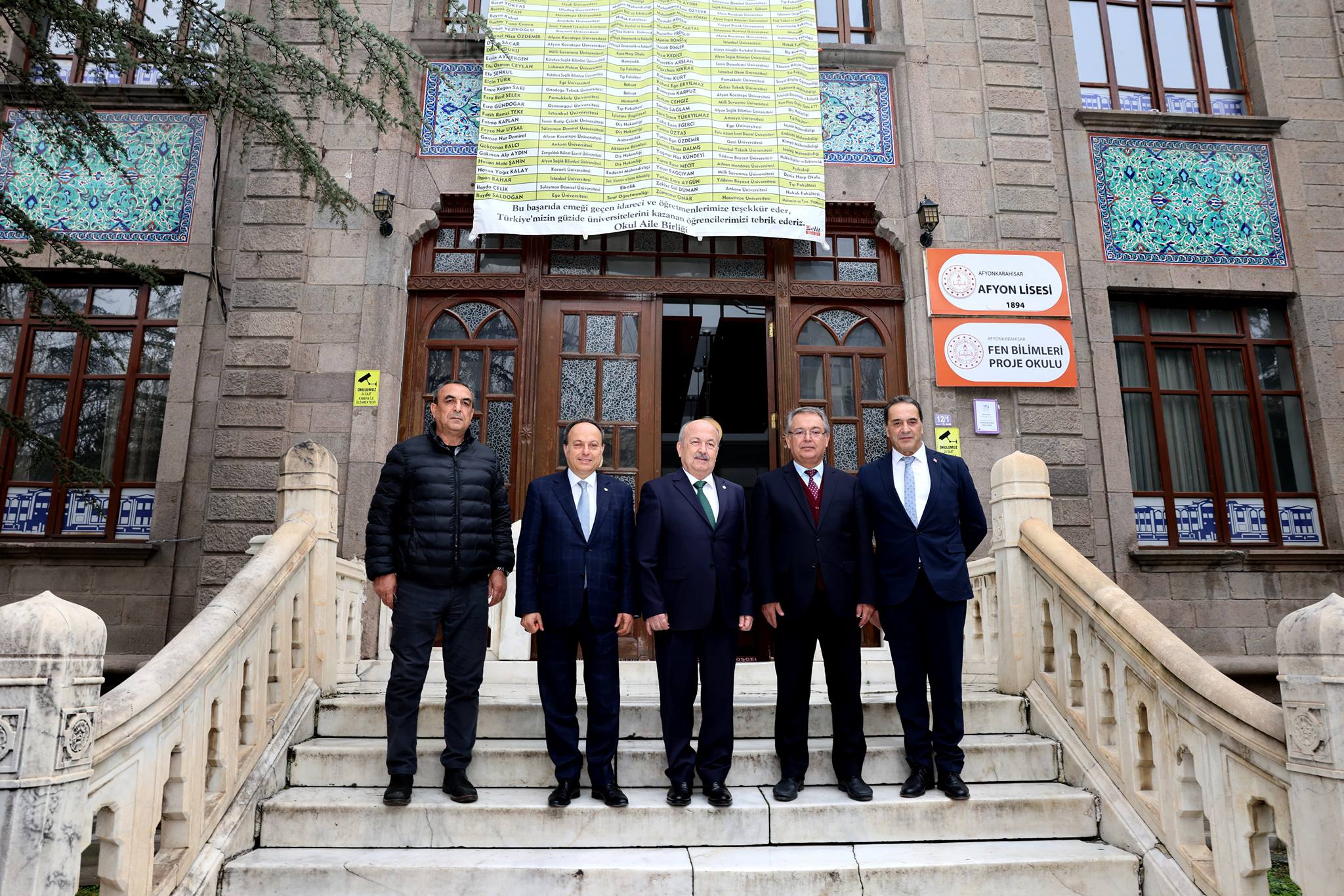 Afyon Lisesi 1976 mezunu olan, Uşak Üniversitesi Rektörü Prof. Dr.