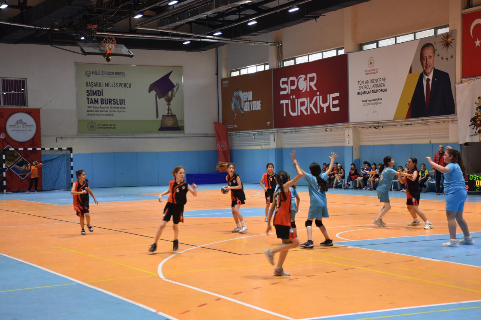 Okul Sporları faaliyetleri kapsamında düzenlenen Küçük Erkekler ve Küçük Kızlar