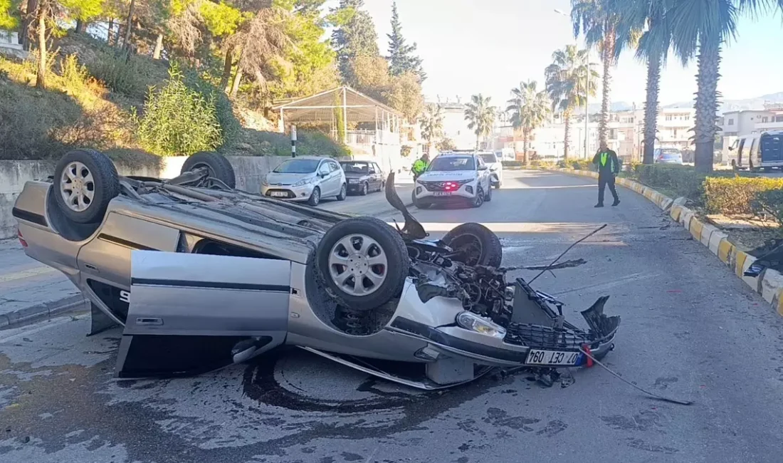 Antalya'nın Manavgat ilçesi Çağlayan Mahallesi Hastane Caddesi'nde meydana gelen trafik