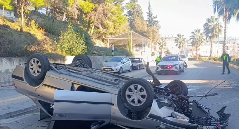Antalya'nın Manavgat ilçesi Çağlayan Mahallesi Hastane Caddesi'nde meydana gelen trafik