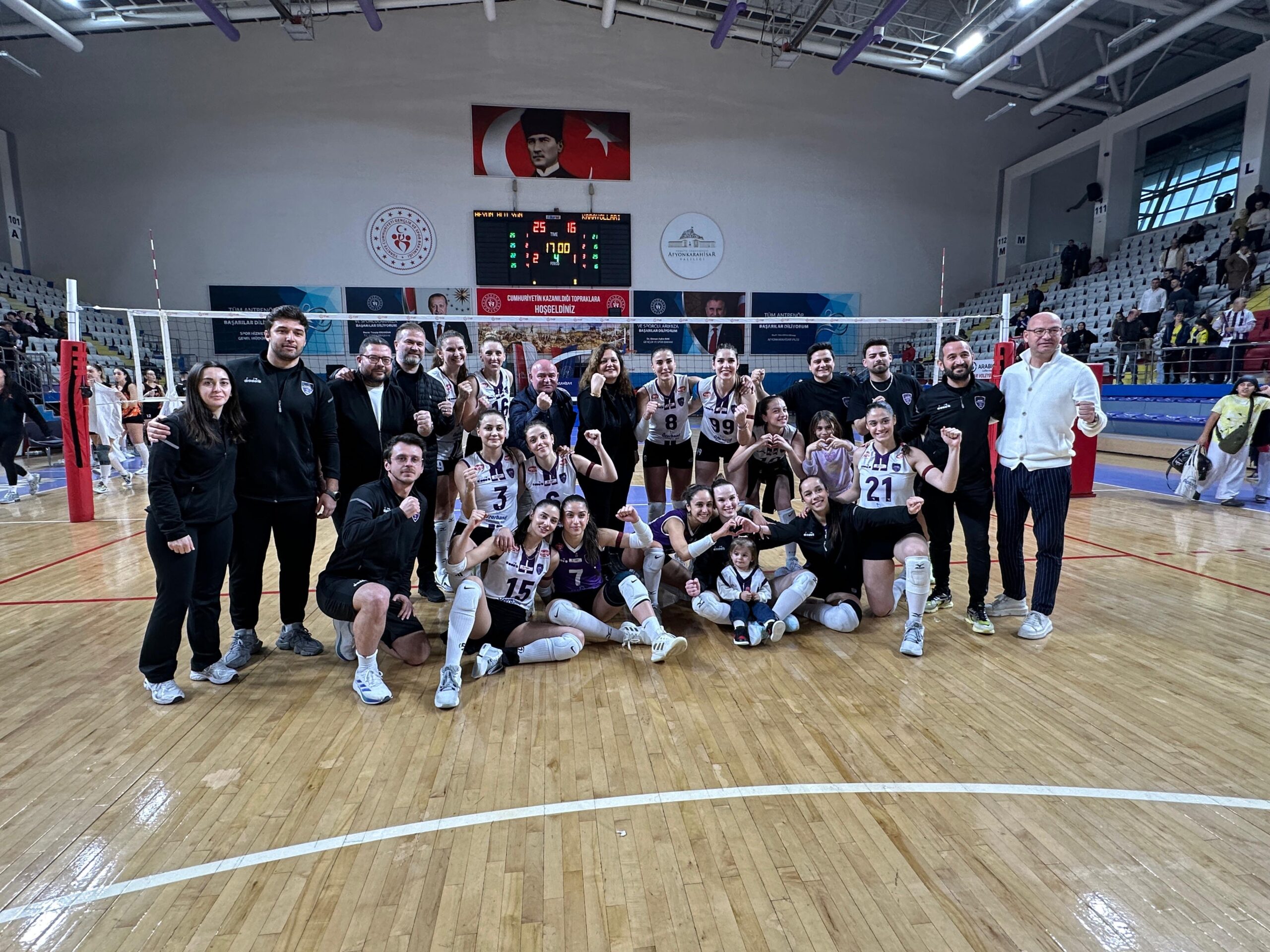 TVF Arabica Coffee House Kadınlar Voleybol 1. Ligi’nde mücadele eden