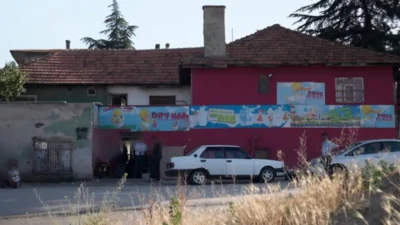 Ankara’da "Umut Hayır Mağazası" adı altında kurulan bir işletmede, yardıma