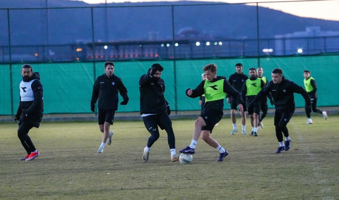 Karşılaşmayı hakem Onurhan Yüce yönetecek. Yüce’nin yardımcılıklarını Musa Eren ve