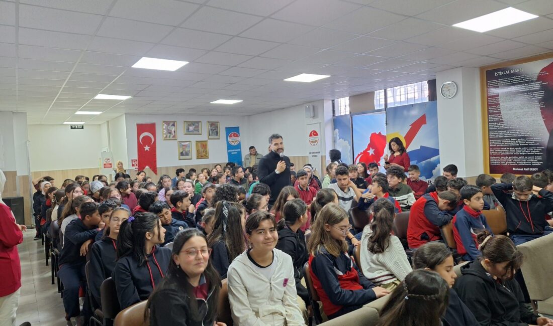 Şehit Şükrü Karadirek Ortaokulu öğrencileriyle bir araya gelen AFSÜ Hastanesi