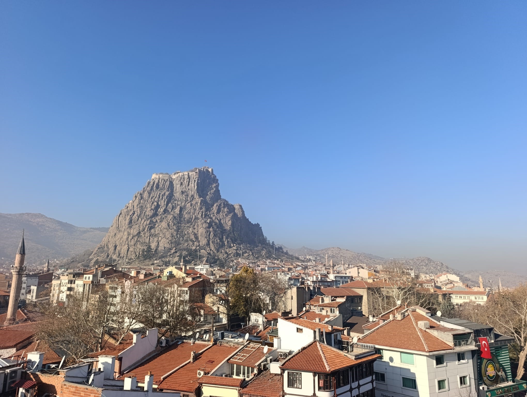Meteorolojik değerlendirmelere göre, Afyonkarahisar’da hafta sonu yağış beklenirken, sıcaklıkların ise
