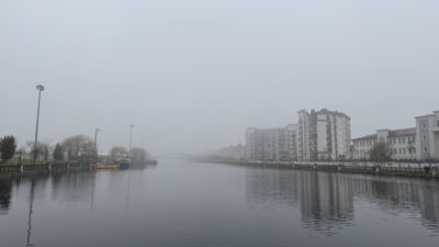 Afyonkarahisar'da etkili olan sis nedeniyle görüş mesafesi yer yer 50