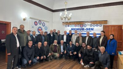 Emekli Memur-Sen Genel Başkanı Ali Küçükkösen, yönetim kurulu üyeleriyle birlikte