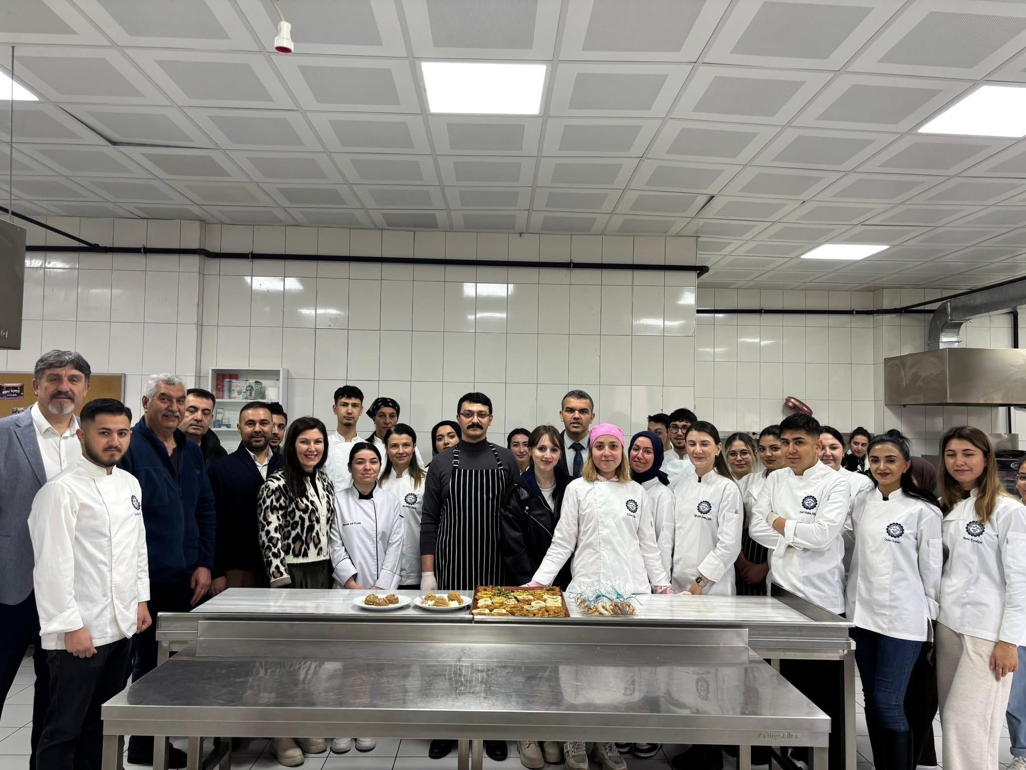 Emirdağ Kaymakamı Yasin Akgül ‘Kaymakam Mutfakta’ etkinliğine katıldı.