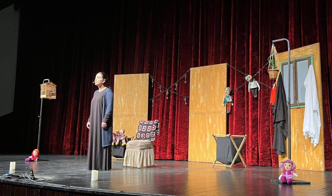 Afyon Kocatepe Üniversitesi (AKÜ) Atatürk Kongre Merkezinde Yazar ve Oyuncu