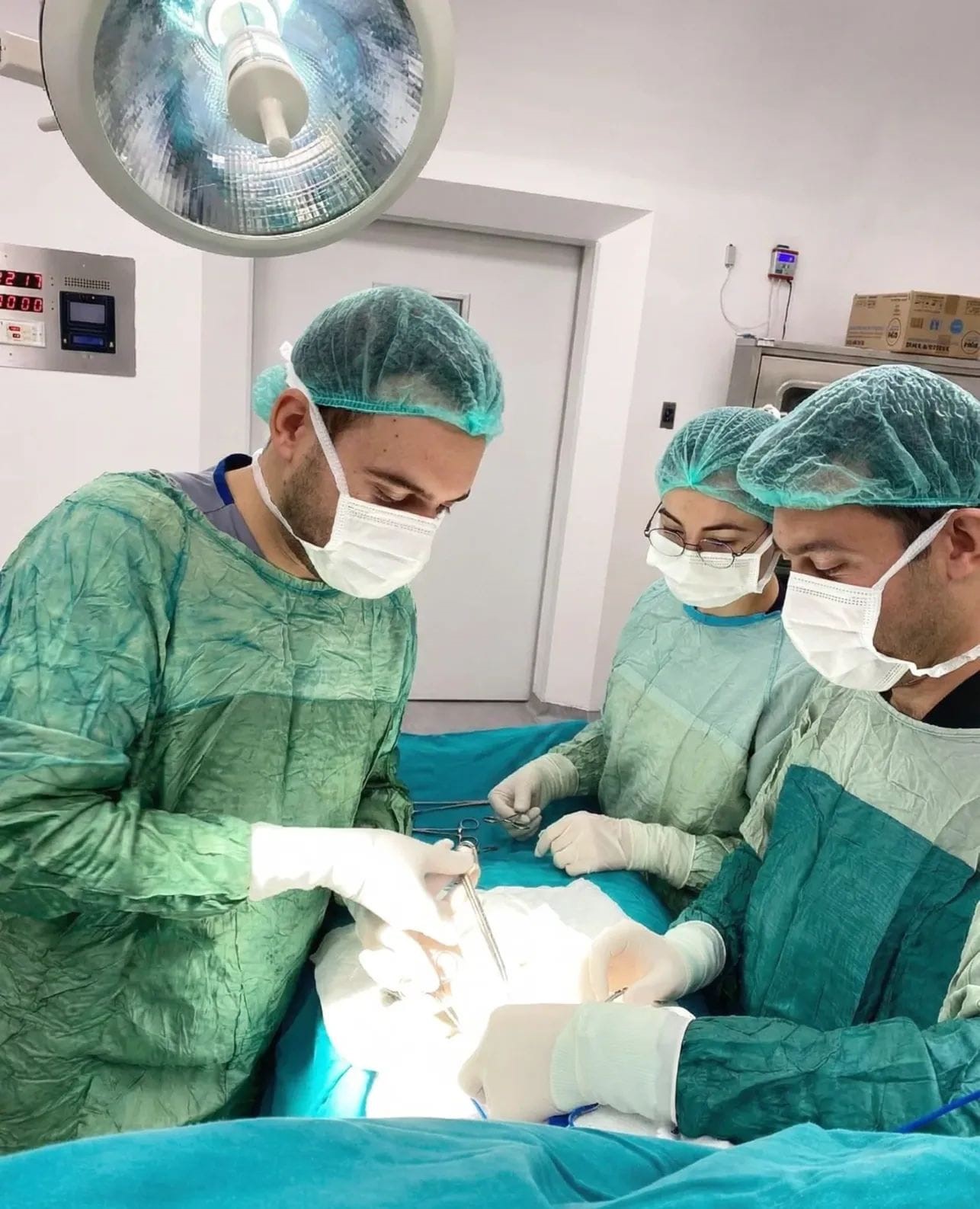 Afyonkarahisar’ın Şuhut ilçesinde kasık bölgesinde ağrı ve şişlik şikâyetiyle hastaneye