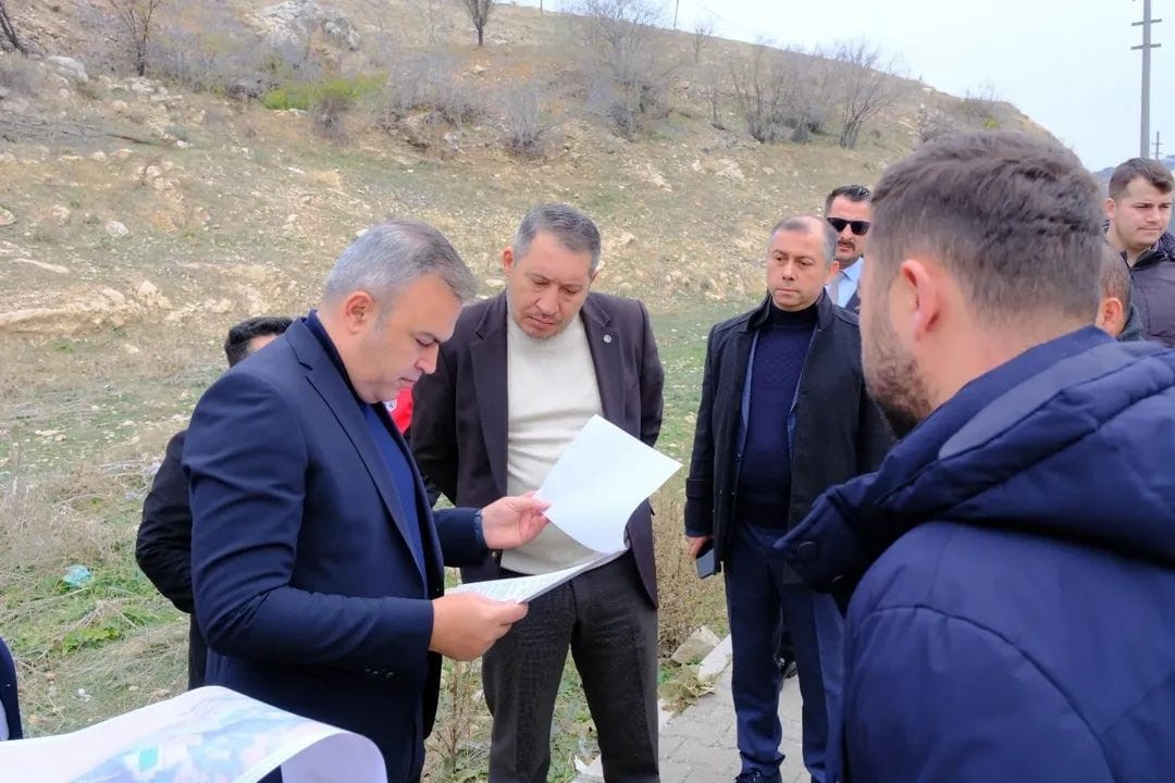 Afyonkarahisar’ın Dinar ilçesinde önemli bir trafik sorununu çözüme kavuşturacak olan