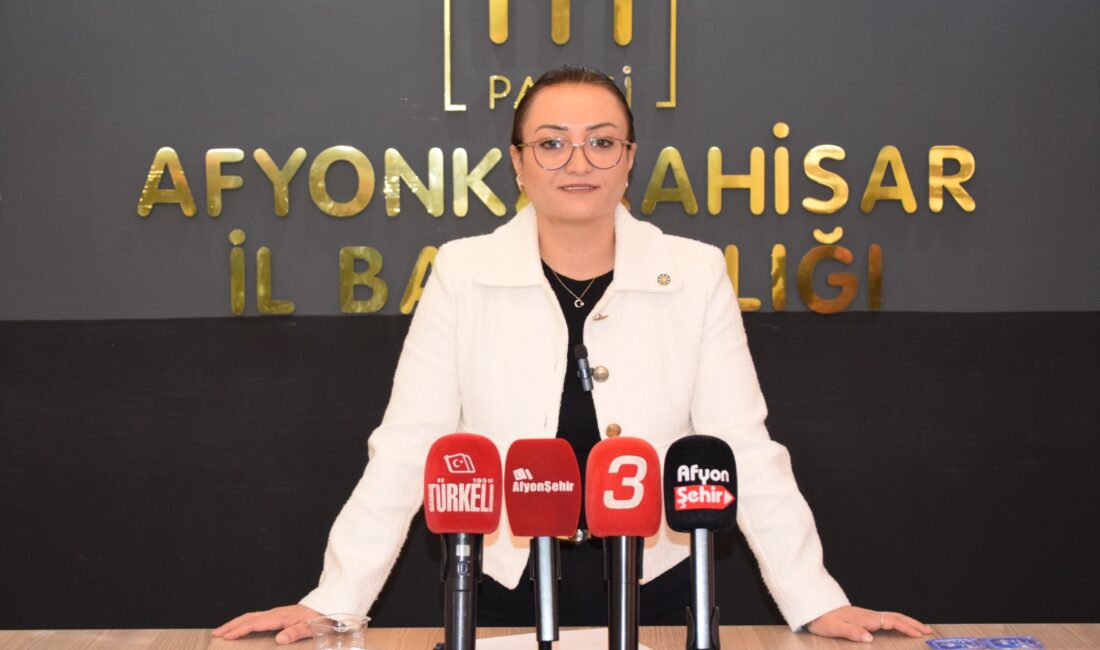İYİ Parti Afyonkarahisar İl Kadın Kolları Başkanı Aslı Köse, kadınlara