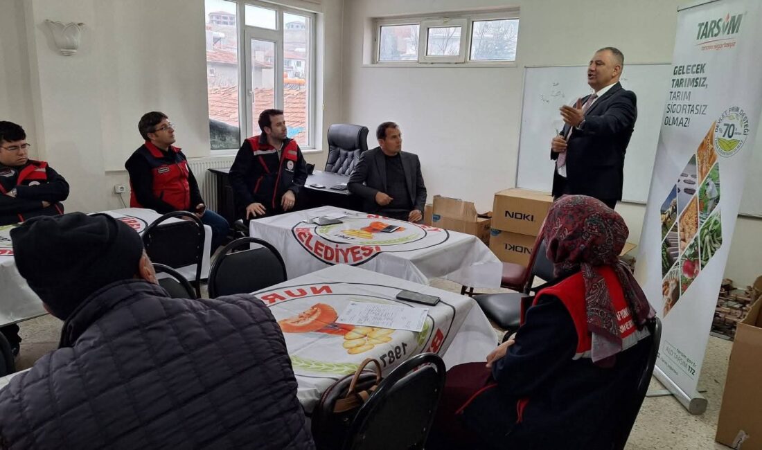 Afyonkarahisar İl Tarım ve Orman Müdürlüğü tarafından Nuribey beldesinde 'Çiftçi