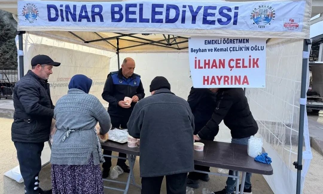 Afyonkarahisar'ın Dinar ilçesinde pazarcı esnafına yönelik hayırsever vatandaşlar tarafından çorba