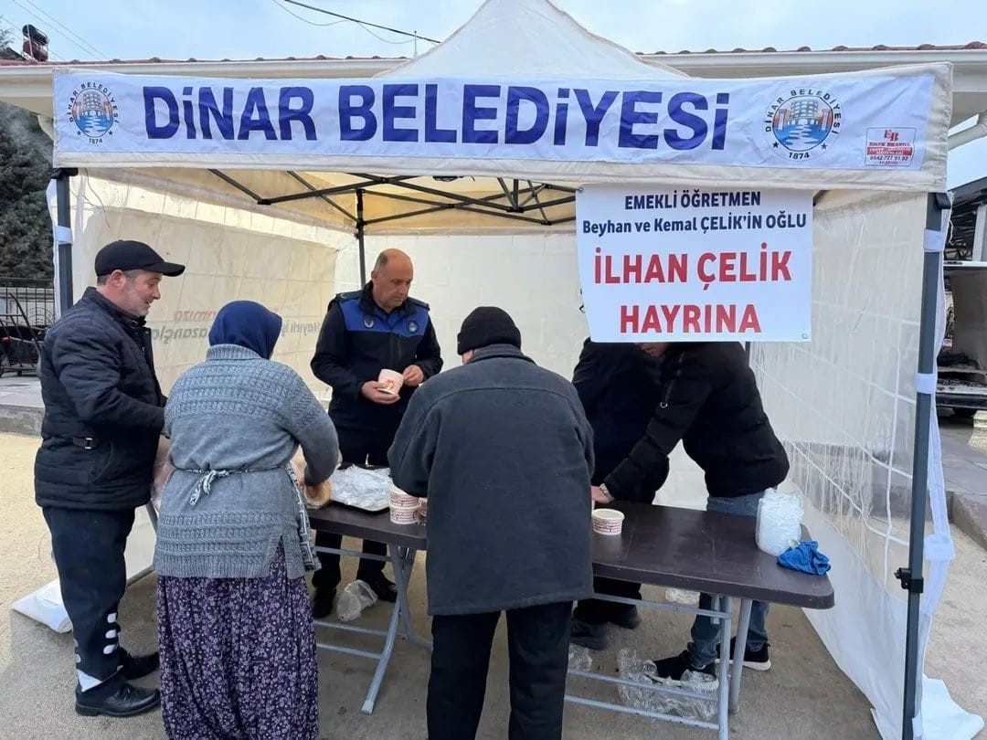 Afyonkarahisar'ın Dinar ilçesinde pazarcı esnafına yönelik hayırsever vatandaşlar tarafından çorba