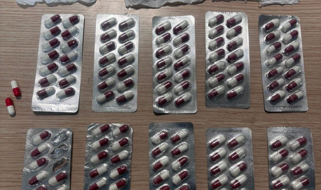 Afyonkarahisar’da polis tarafından yapılan denetimlerde çeşitli suçlardan aranan 16 kişi